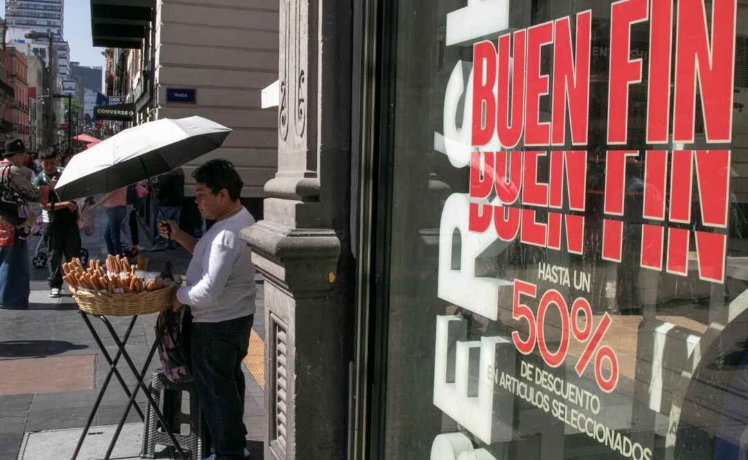 Capitalinos aprovechan el último día del Buen Fin, que lanzó ofertas del 20 al 70% en los precios regulares. Tiendas de ropa y zapatos fueron los comercios más concurridos por las personas en busca de un mejor precio. Foto: Cuartoscuro