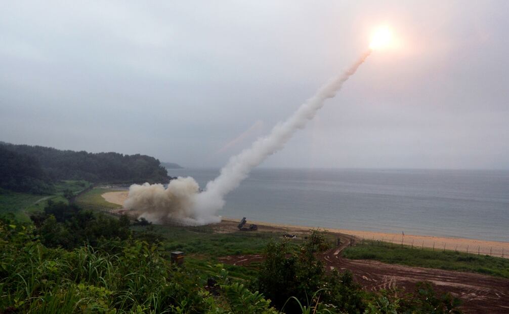 Los ATACMS disponen de un sistema de navegación inercial asistido por GPS y son propulsados por combustible sólido. Foto: AFP
