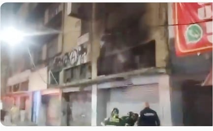Incendio en bar de Eje Central fue provocado, indicaron vecinos; inmueble se quemó en su totalidad