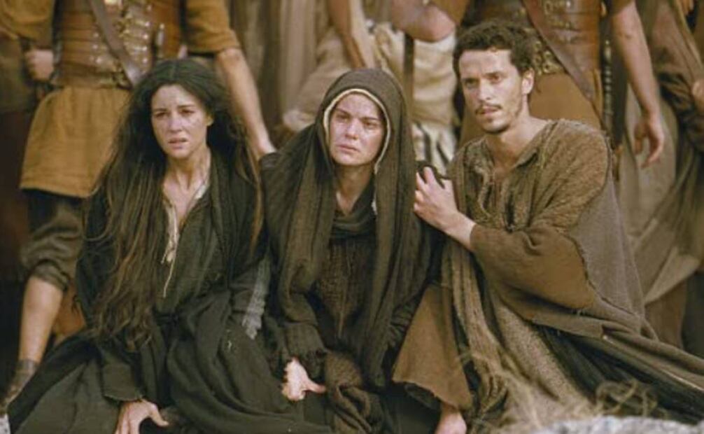 Monica Bellucci, Maia Morgenstern y Christo Jivkov en "La pasión de Cristo". Foto: IMBD.