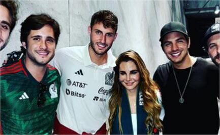 Diego Boneta, Vadhir Derbez y Martha Higareda posaron con Memo Ochoa y otros jugadores de la Selección Mexicana