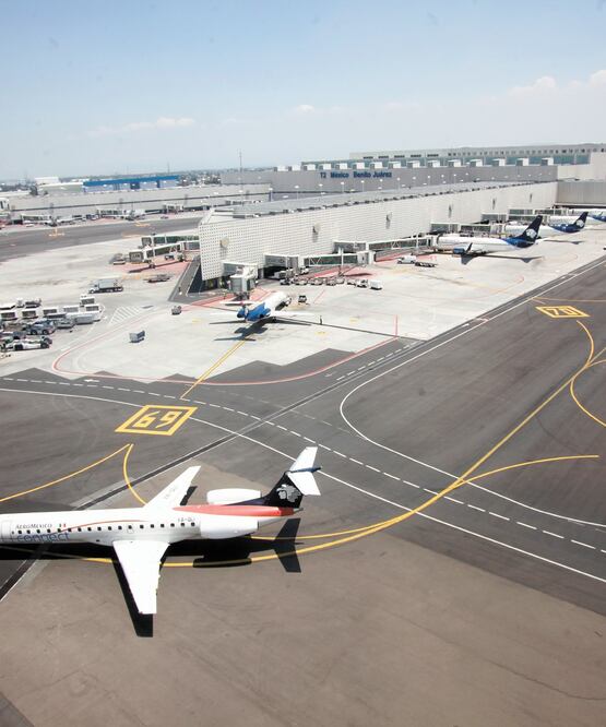 Ligero repunte. Las aerolíneas mexicanas lograron un crecimiento de 1.9% en el transporte de carga de enero a julio. Foto/ARCHIVO EL UNIVERSAL