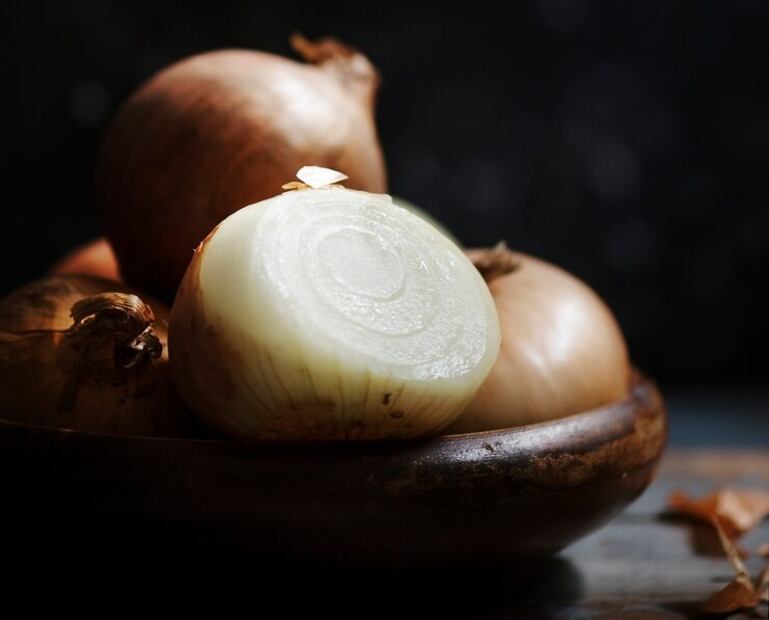 Cebolla para los aguacates. Fuente: Freepik