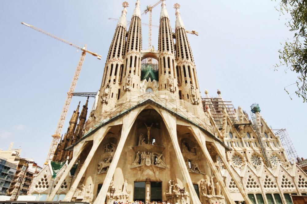 La ciudad de Barcelona, España, vive un boom del turismo en el que muchos visitantes se alojan en departamentos que no siempre son legales, pues no están registrados como turísticos. (ARCHIVO EL UNIVERSAL)