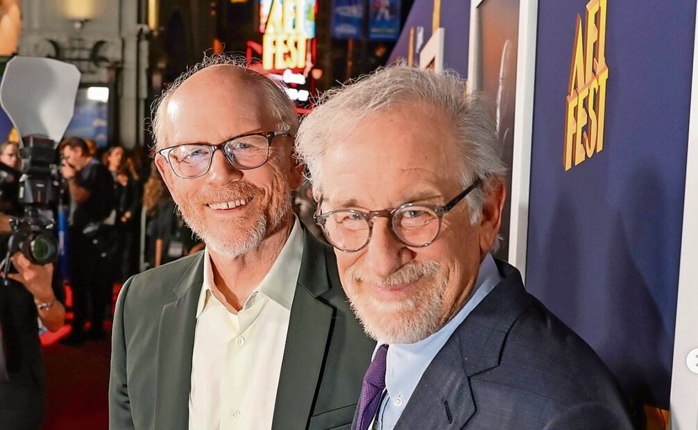 Los cineastas Ron Howard y Steven Spielberg acudieron como invitados de honor a la proyección de gala del artista creador de varios clásicos. Foto: Mario Pacheco / EL UNIVERSAL