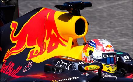 Checo Pérez "corre" el Autódromo Hermanos Rodríguez con los ojos cerrados