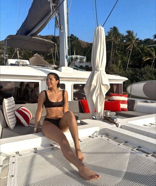Ángela Aguilar luce el traje de baño ideal para la temporada