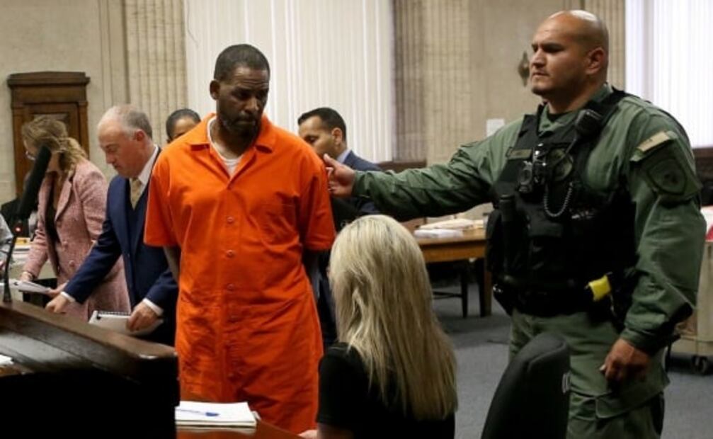 R. Kelly: paso a paso, la larga lista de abusos sexuales por la que condenaron al cantante