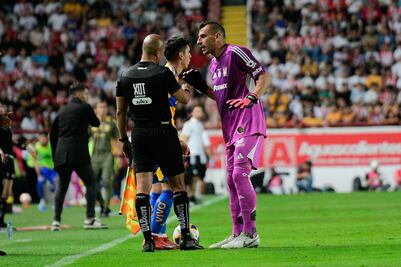 Nahuel Guzmán pide sanción a afición del Necaxa por grito homofóbico; "Alguien tiene que poner los huevos en la mesa" 