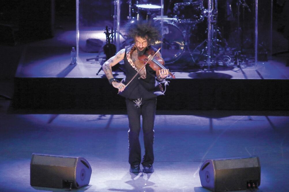 El músico interpretó covers y temas originales. Foto: CARLOS MEJIA. EL UNIVERSAL