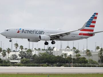American Airlines es demandada por mal manejo de sillas de ruedas; le imponen multa de 50 mdd
