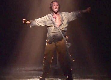 Ovacionan a Ernesto D'Alessio por su actuación en "Los Miserables"