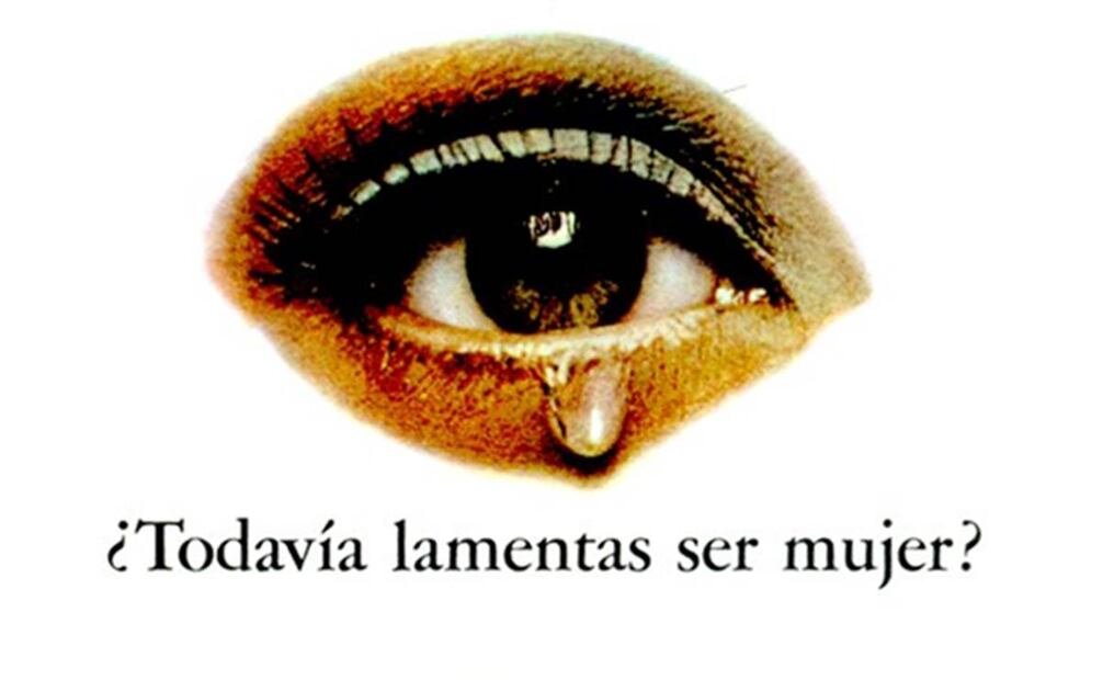 Este anuncio de 1970 aún apostaba a aquellas mujeres que tenían una visión más pesimista acerca del ser mujer para hacerlas cambiar de pensamiento. “¿Todavía lamentas ser mujer? -iniciaba el mensaje- Hay días que para ti no son como los otros. Te recuerdan que eres mujer. Y tú te apartas. De todos. De la vida. Hasta de ti misma. Incómoda y triste, lo lamentas. Pero no debes”. La imagen de un ojo de mujer con una lágrima, lo decía todo. Colección Carlos Villasana.