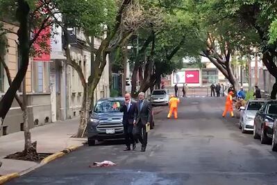 Llegan embajadores y cónsules a reunión con AMLO