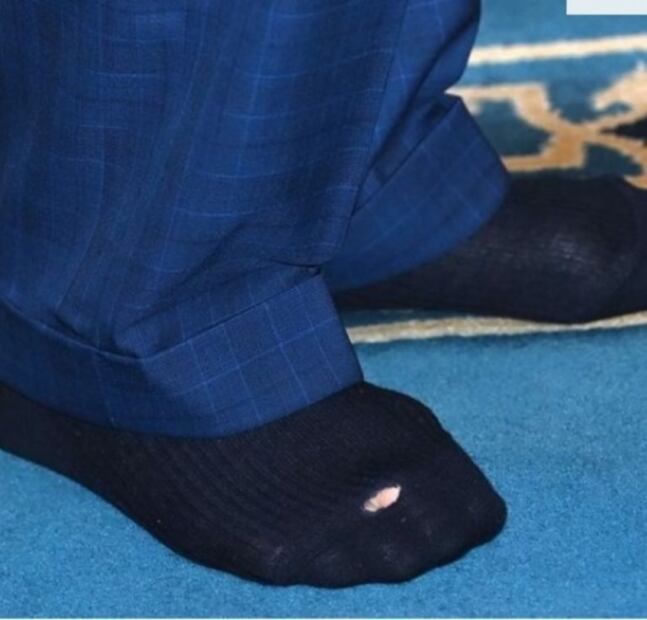 El peculiar detalle que dejó mal parado al rey Carlos III en su visita a una mezquita