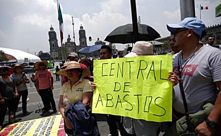 Comerciantes de la Central de Abasto protestan frente a oficinas de CDMX