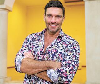 Por salud mental, Julián Gil dejó por la paz la custodia de su hijo