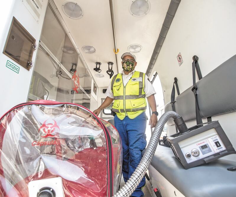 Héctor Brito es paramédico del ERUM, estudiaba Enfermería cuando la influenza A (H1N1) paralizó a la Ciudad de México y los casos de contagio que observó en aquellos años no se asemejan a lo que ahora atiende, asegura. Foto: GERMÁN ESPINOSA. EL UNIVERSAL