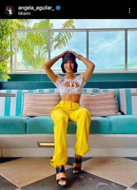Ángela Aguilar te muestra cómo triunfar con unos jeans de cintura alta y un crop top