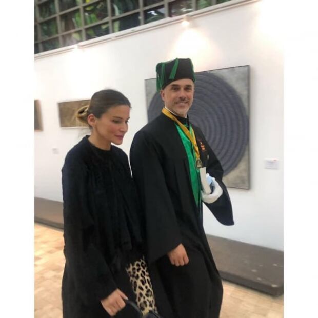 Sergio Mayer presume Doctorado Honoris Causa