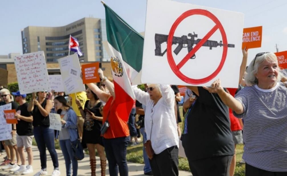 En medio de protestas, Trump realiza visita a El Paso y Dayton tras tiroteos