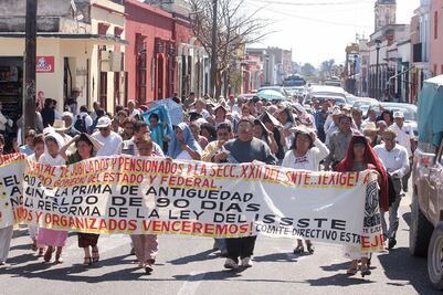 Adeudan pensión a 623 maestros
