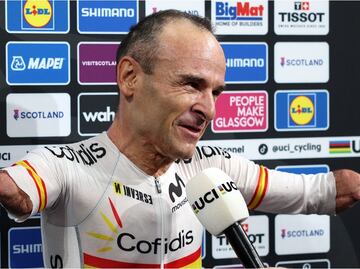 Ciclista paralímpico recibe de premio un reloj y esta fue su emotiva reacción