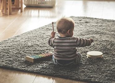 Niño causa furor al preferir "I Was Made for Lovin' You" de Kiss, en lugar de canciones infantiles