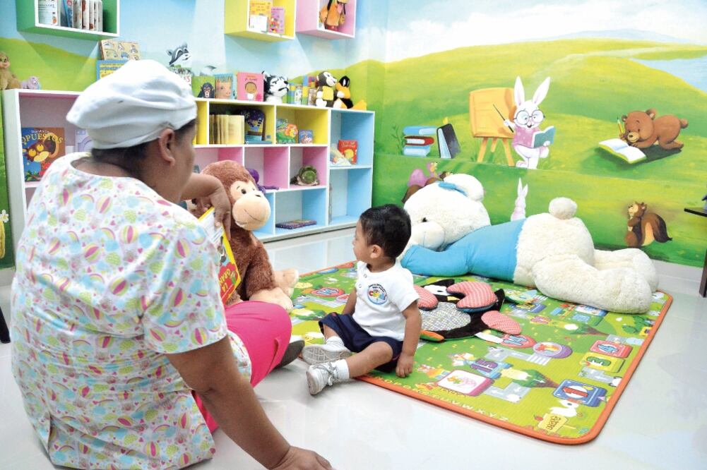 En Nuevo León operan 13 Centros de Desarrollo Infantil en los que se atiende a 5 mil niños desde 45 días de nacidos hasta seis años, a un costo menor que en guarderías particulares, según usuarios. (EMILIO VÁSQUEZ)
