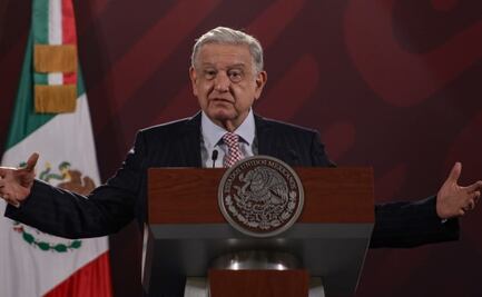 AMLO defiende posdata de su mensaje contra conservadores antes de iniciar las mañaneras, tras orden del INE