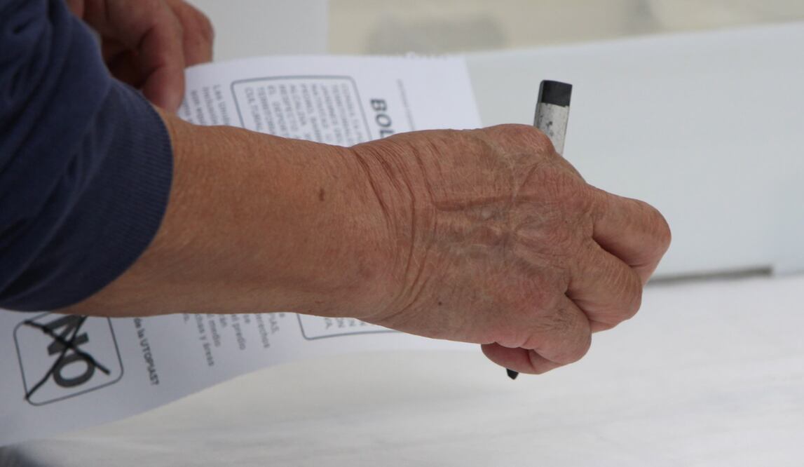 Deciden futuro de la Utopía en Xochimilco; algunas casillas tienen alta afluencia y otras no. Foto: Darío Luna / EL UNIVERSA