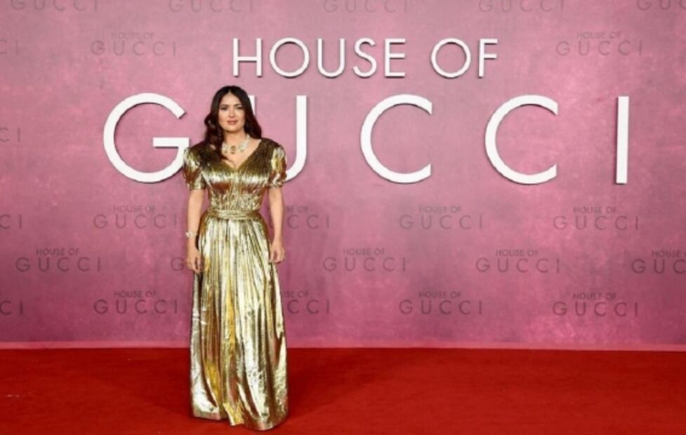 El “vestido de oro” de 400 mil pesos con el que Salma Hayek brilló