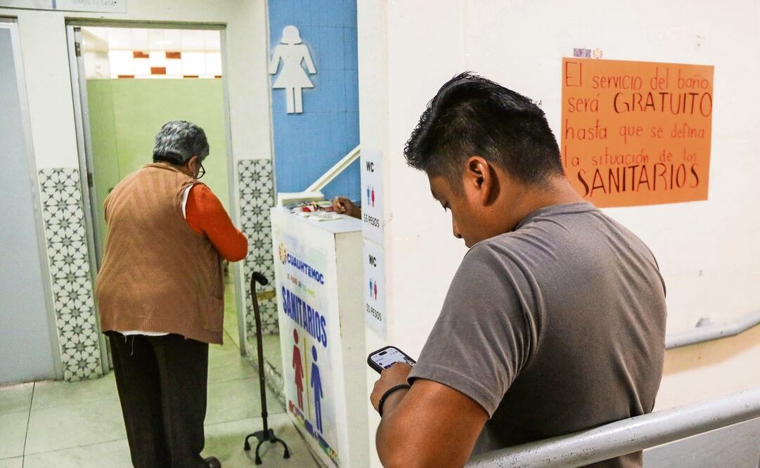 El servicio de baños públicos en el mercado San Cosme es gratuito. Foto: Victoria Vlatierra / CUARTOSCURO