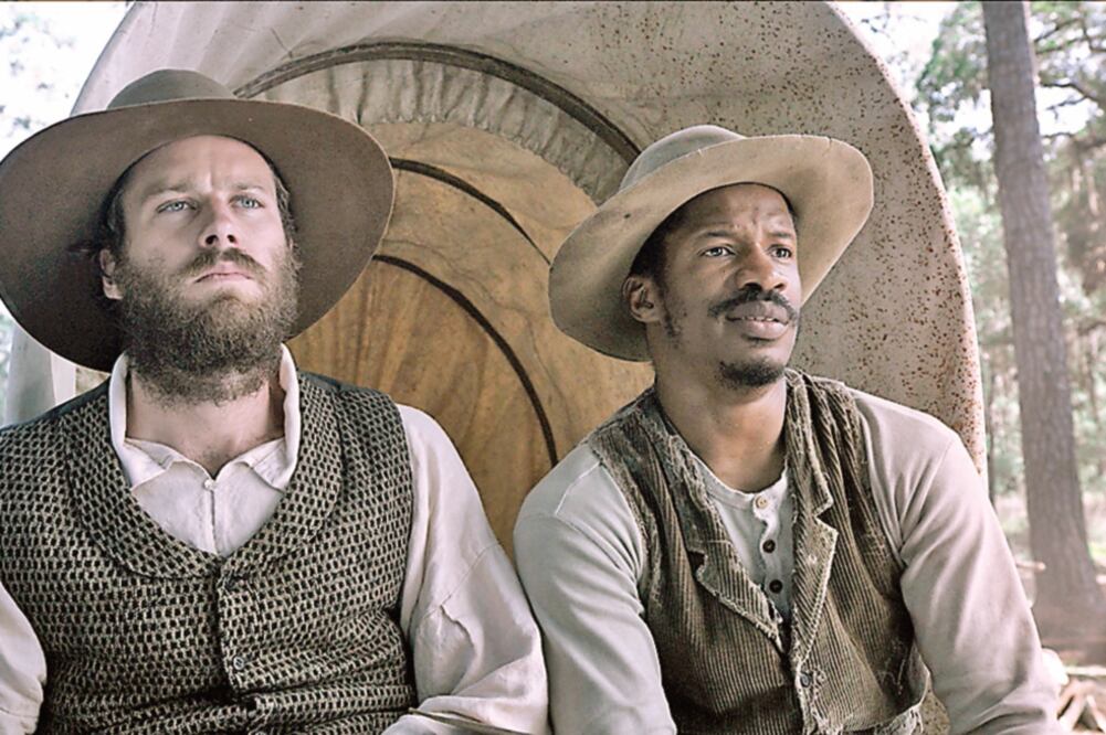 Armie Hammer y Nate Parker, en una escena de la película (ELLIOT DAVIS. AP)