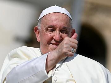 El papa Francisco pasa “breves momentos”sin suministro de oxígeno; su salud se mantiene sin cambios, reporta el Vaticano
