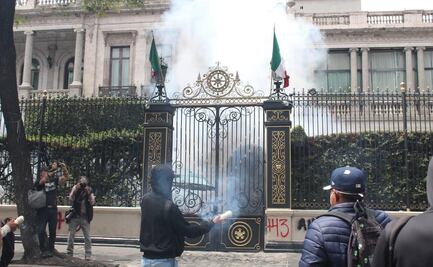 Ayotzinapa 10 años: Estudiantes protestan en Segob por desaparición de los 43 normalistas; sigue en vivo las manifestaciones