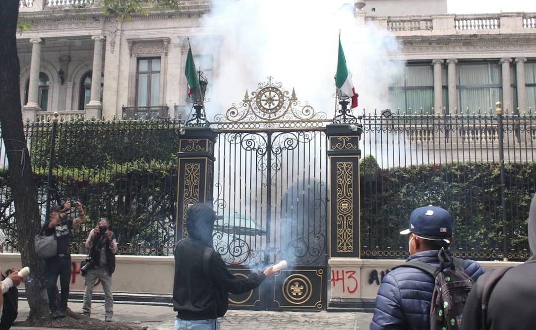 Protestas por 10 años de la desaparición de los 43 normalistas de Ayotzinapa. Foto: Francisco Rodríguez. EL UNIVERSAL