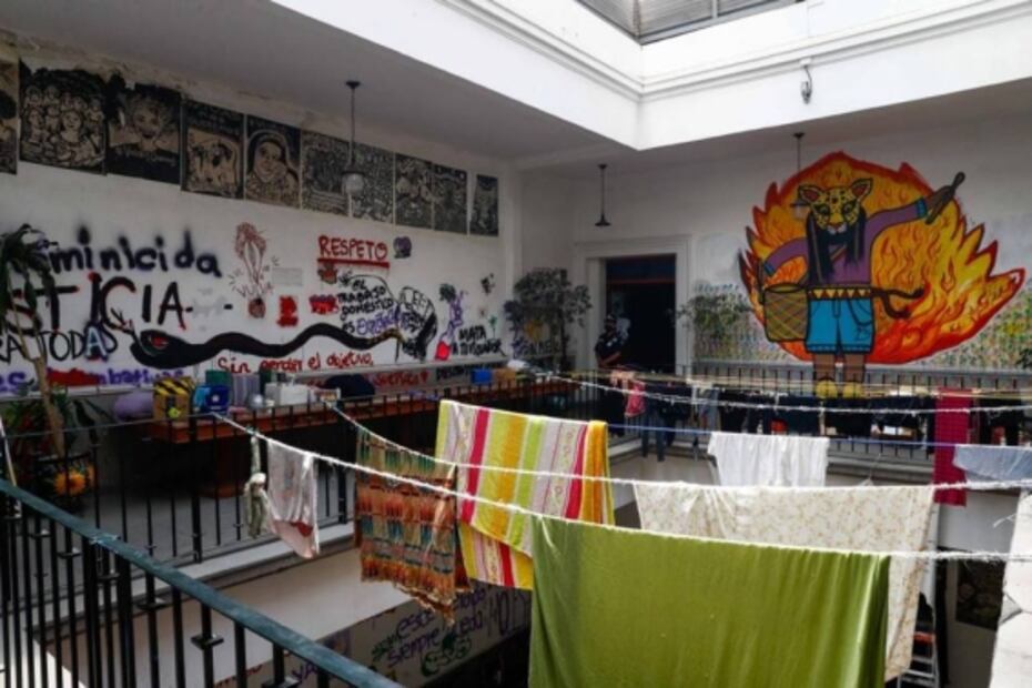 Entre murales, pintas y un altar, así era el refugio Okupa en edificio de la CNDH