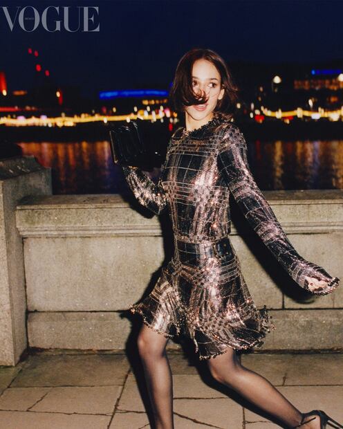 El resultado es un look que combina precisión sartorial y sensibilidad moderna. Foto: Vogue mexico y Latinoamérica (Dan Martensen)