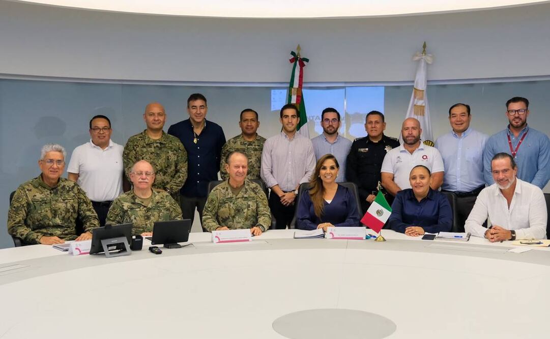 Gobernadora Mara Lezama con el secretario de Marina, Rafael Ojeda Durán / Foto: Especial