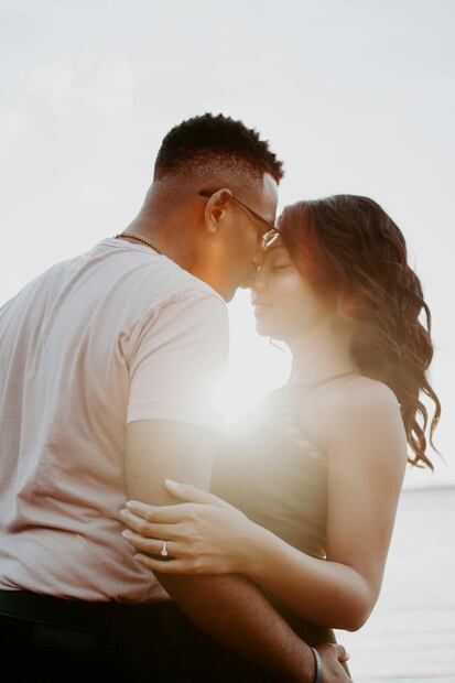 La herramienta Chat GPT logró definir cual es la etapa en la que el ser humano tiene más probabilidad de involucrarse en relaciones amorosas. Foto: Pexels