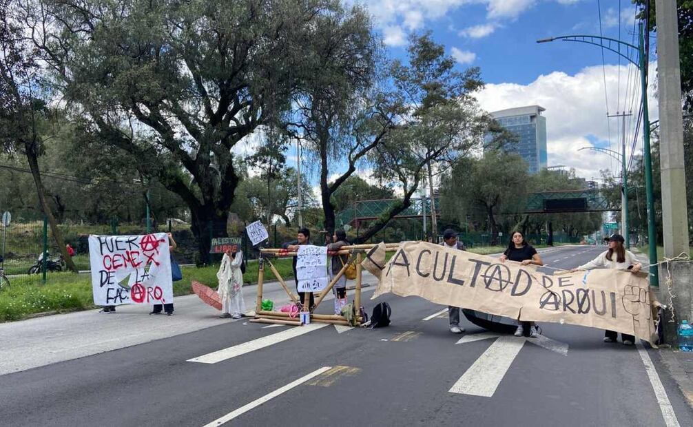 Entre sus principales demandas se encuentran la Reducción de la carga académica y tareas extraclase, programas de atención psicológica permanente y gratuita, revisión del plan de estudios y transparencia en procesos académicos.
Foto: Juan Carlos Williams.