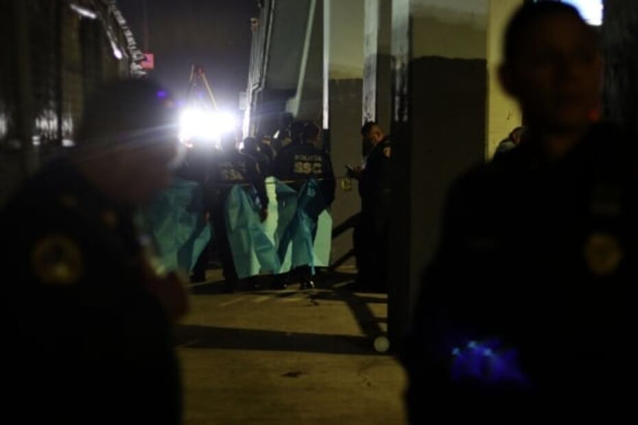 Mueren dos hermanas al caer en coladera en Iztacalco; iban al concierto de Zoé