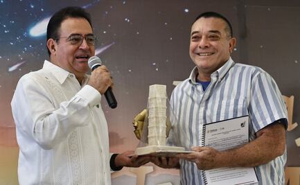 Entregan reconocimiento al pasajero un millón del Tren Maya; simboliza el respaldo del pueblo: Oscar David Lozano