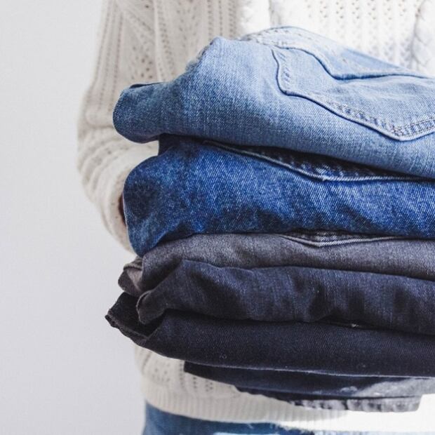 Cada cuánto tiempo debes lavar tus jeans y los mejores tips para cuidarlos