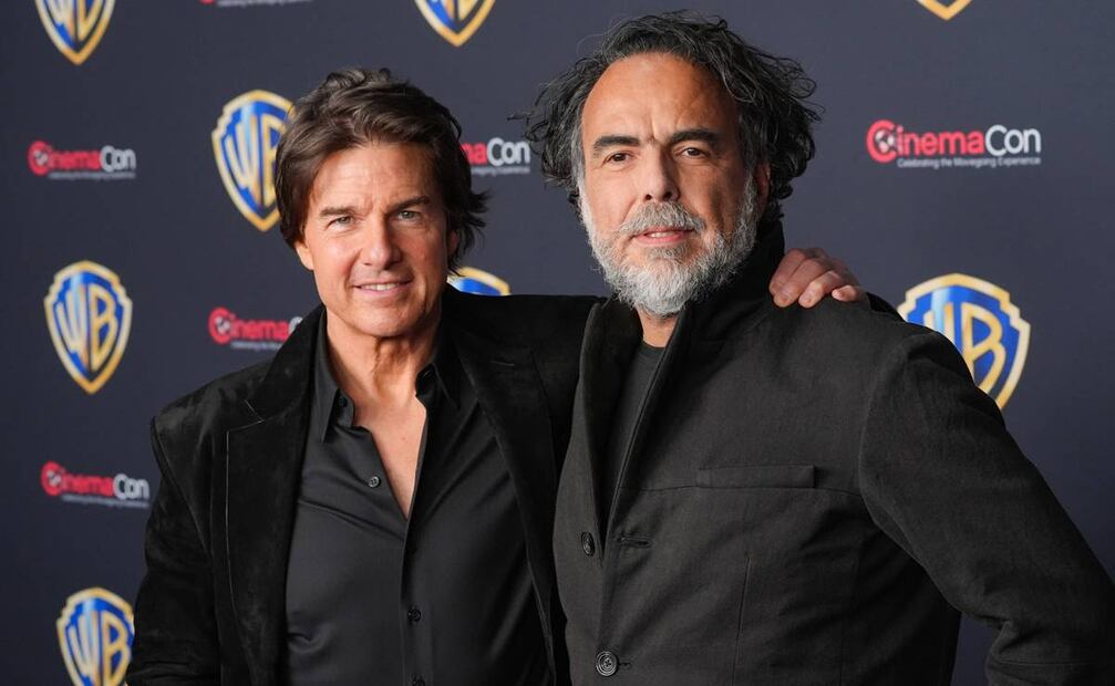 Tom Cruise (izquierda) y Alejandro González Iñárritu llegan a la presentación de Warner Bros. en CinemaCon el martes 14 de abril de 2026 en el Caesars Palace de Las Vegas.
Foto AP/Chris Pizzello.