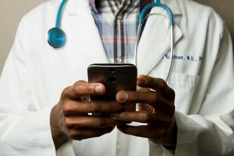¿Los celulares causan cáncer? Descubre lo que dice la OMS. Foto: Unsplash