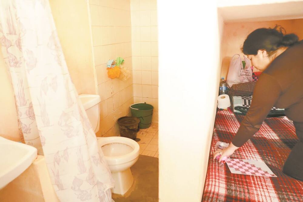 En la cárcel femenil de Cieneguillas, Zacatecas, viven 156 mujeres, quienes tienen una edad que oscila entre los 28 y 35 años. Hay dos dormitorios y cada celda tiene su propio baño. Fotos: IVÁN STEPHENS. EL UNIVERSAL
