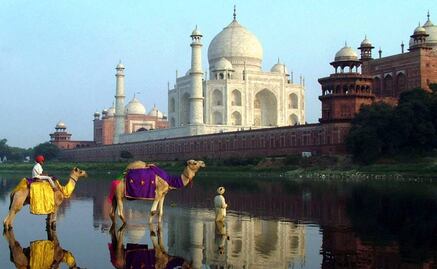 Insectos amenazan el mármol blanco del Taj Mahal