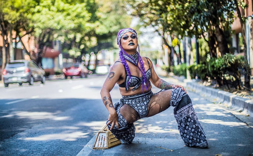 Santiago quien se caracteriza como Artemisa en el arte drag queen. Ciudad de México, 2022. Foto: Germán Espinosa/EL UNIVERSAL.